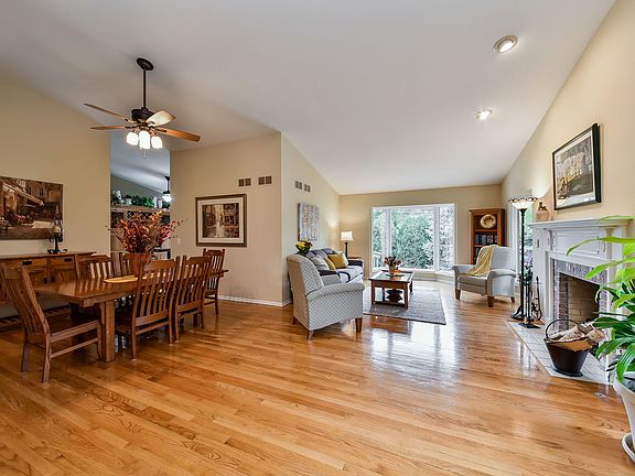 3rd image of 896 Saddlewood Dr