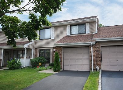 3rd image of 24 W Pond Ct