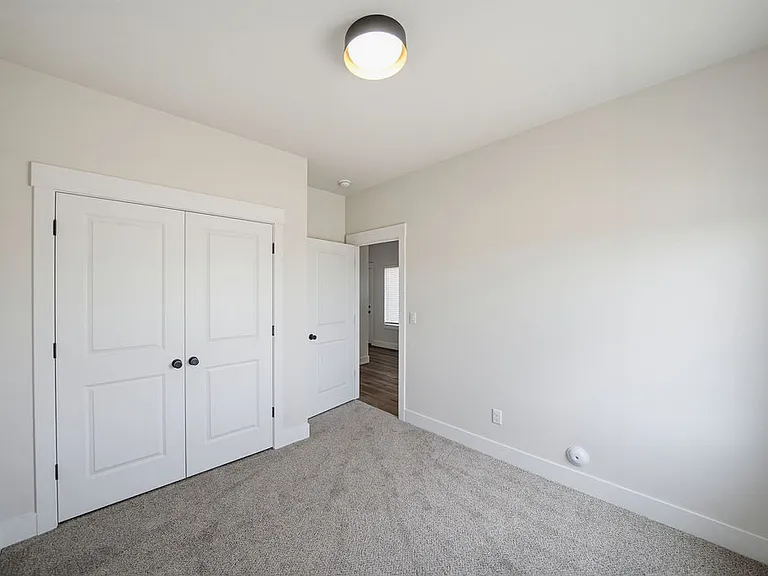 435 E River Ln — Photo 28