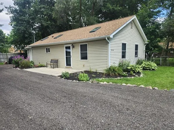 8554 Portage Lake Blvd, Pinckney, MI 48169