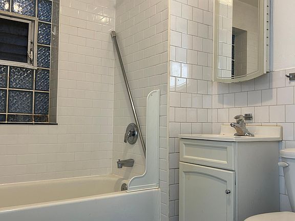 3rd image of 3838 N Ashland Ave #1R