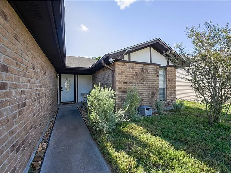 2310 Vialoux Dr — Photo 2