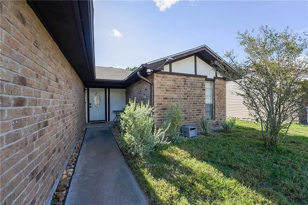 Building Photo - 2310 Vialoux Dr