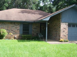 400 Peach Tree Dr, Palestine, TX 75803