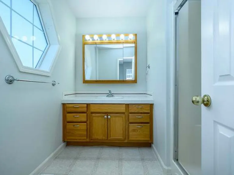 720 E Ella Ct — Photo 9