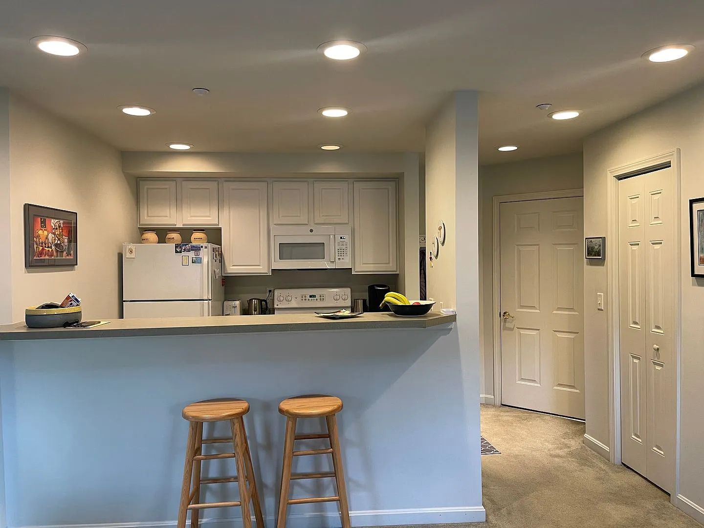 Furnished One Bedroom, 7 month lease — Photo 2