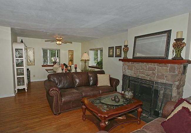 2nd image of 946 Gaywood Ln