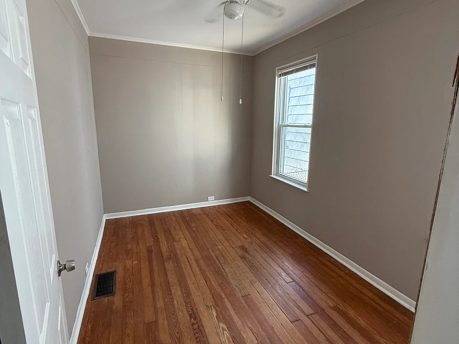 2 bed, 920 sqft, $1,400 — Photo 2