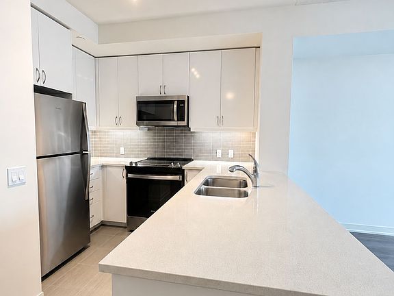 4th image of 4955 Yonge St #2910