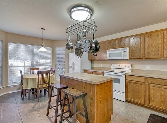 2nd image of 2331 Fieldcrest Dr
