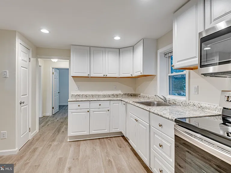 1558 Bay Head Rd — Photo 10