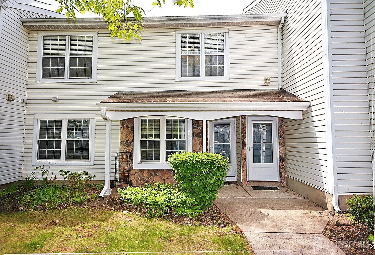 2 bed, 2.0 bath, 1174 sqft, $2,700 — Photo 2