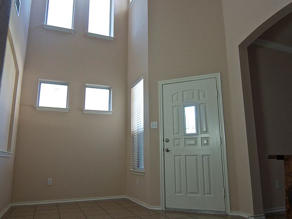 5th image of 18708 Royal Pointe Dr