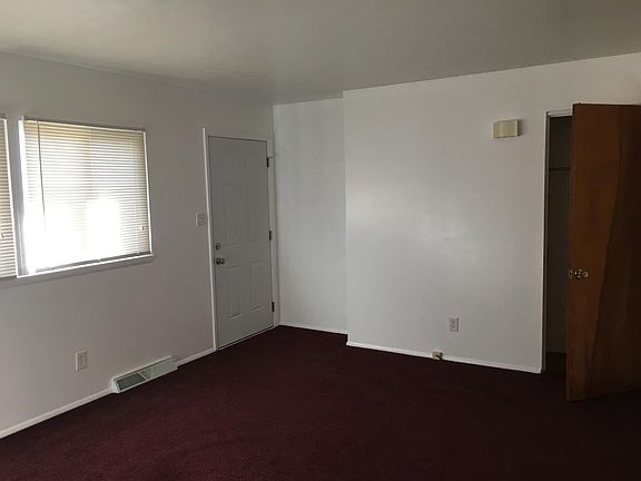 4th image of 459 Sullivan Ave