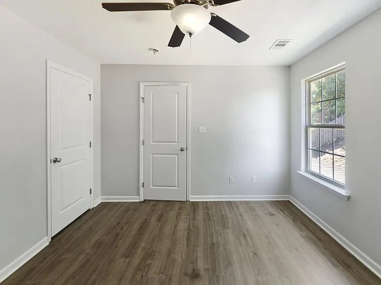 609 Brighton Cir — Photo 32