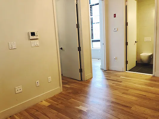 Rented by Manhattan Management LLC | media 60