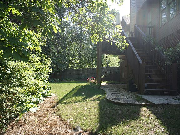 LG LANDSCAPED BACKYARD