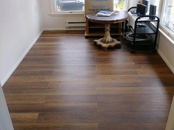 Screen porch or entry area