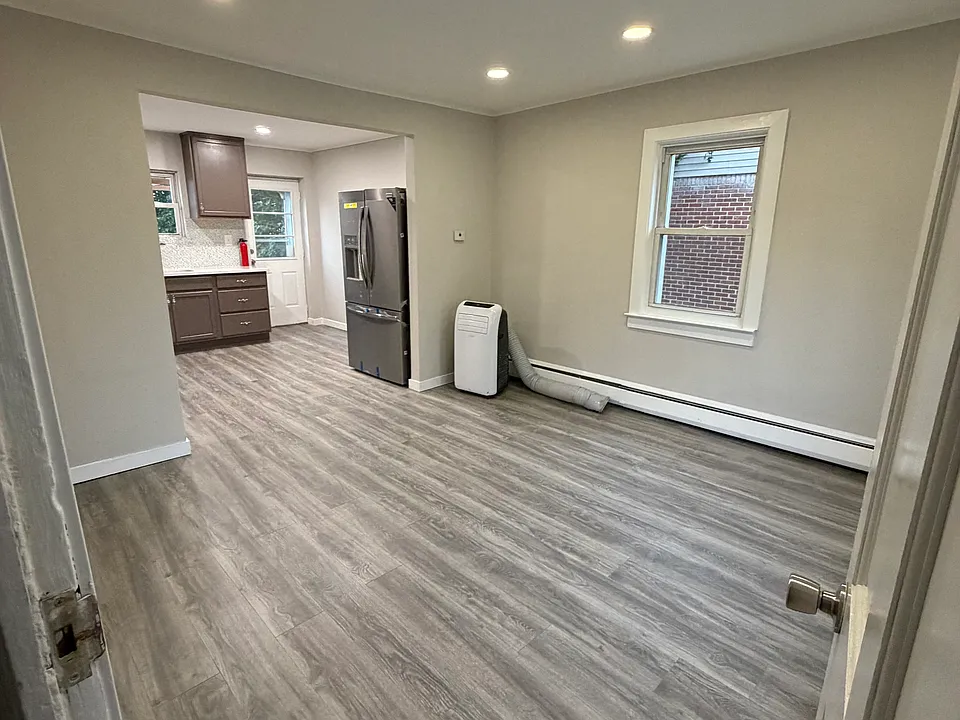 281 Bell Ave