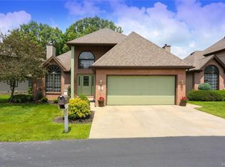 2 Ashby Ct, Williamsville, NY 14221