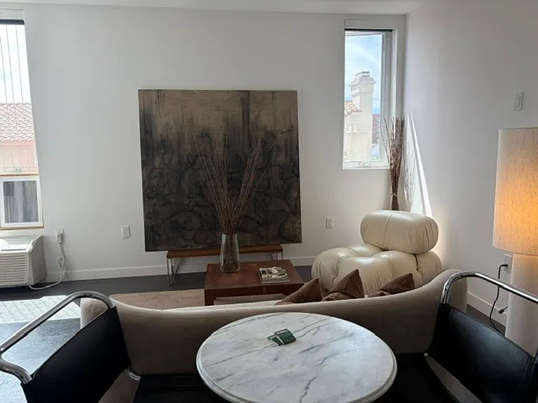 Harvey Hillcrest — Photo 31