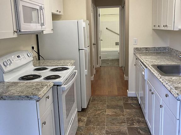 5th image of 3107 NE 120th St