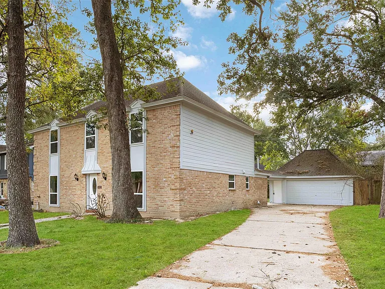 3823 Fernglade Dr — Photo 2