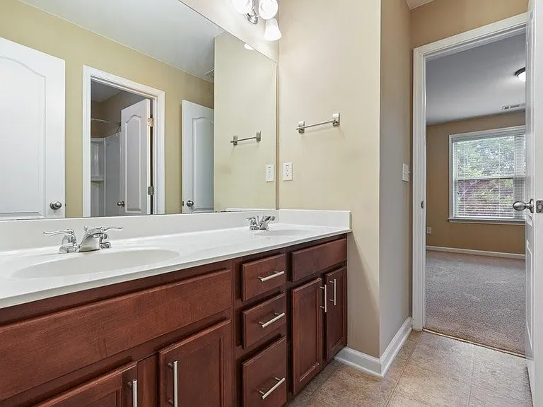 1010 Chelsey Way — Photo 32