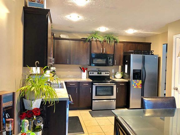 5th image of 729 Lauren Dr