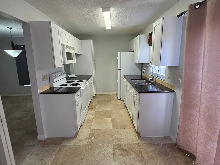 1712 Silver Creek Ct #99 — Photo 5