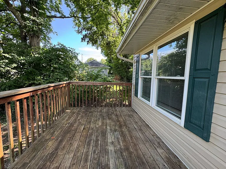 507 Banks Ave — Photo 2