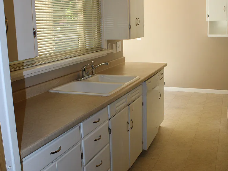 310 Pioneer Dr — Photo 10
