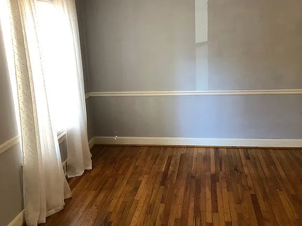 2625 B Greenbrier Rd, Winston Salem, NC 27104