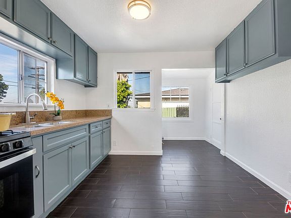 4th image of 1031 W 121st St