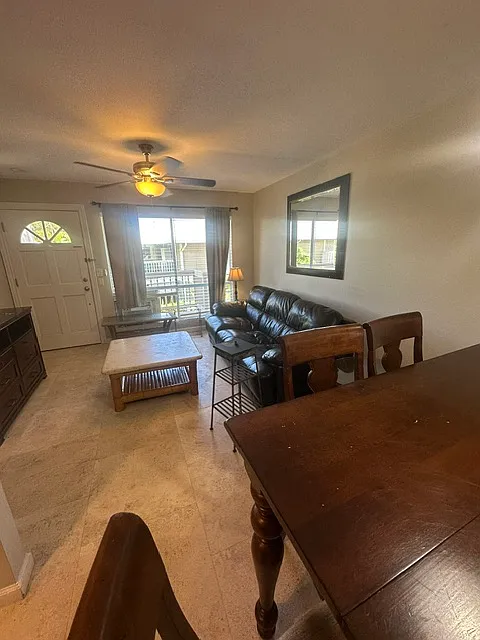 2 bed, 650 sqft, $2,600 — Photo 2