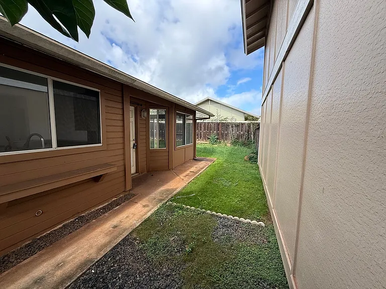91-1092 Pohahawai St — Photo 9