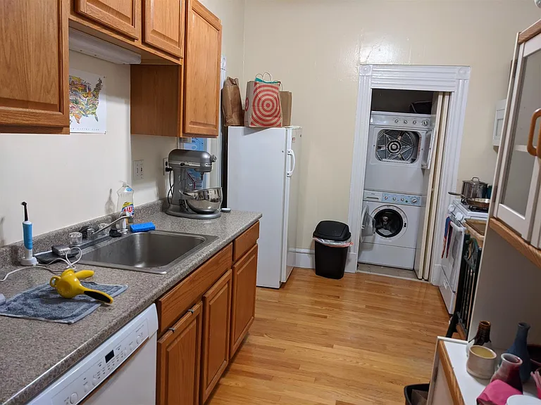 77 Kinnaird St #2 — Photo 1