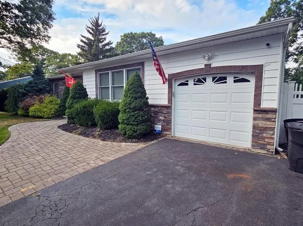 11 Loebel Street, Selden, NY 11784