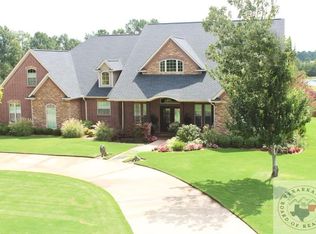 301 Beaver Lake Cir, Texarkana, TX 75501