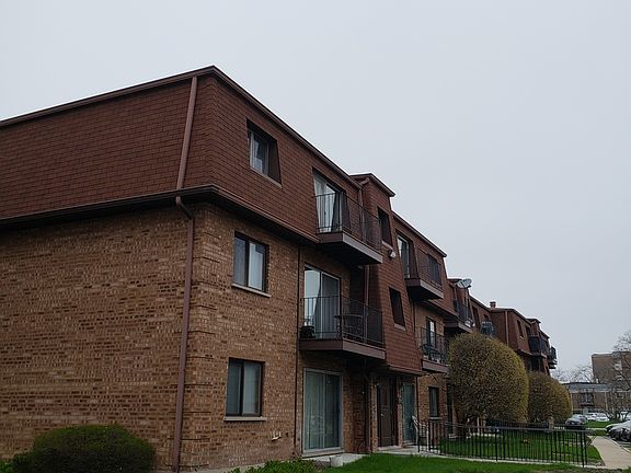 2nd image of 624 Cobblestone Cir APT E