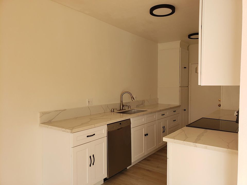 1st image of 5400 Lindley Ave Unit 315
