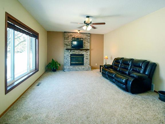 4th image of 1435 Fallbrook Ln