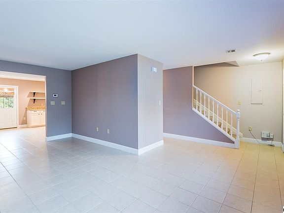 4th image of 321 Stonehedge Ln
