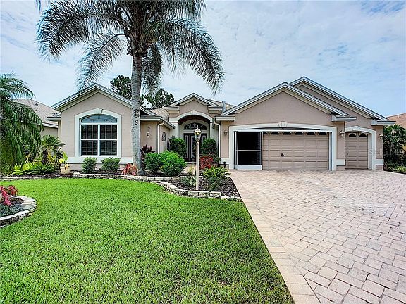 3rd image of 17300 SE 85th Willowick Cir