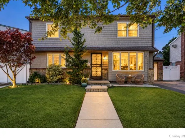 1005 Ferngate Drive, Franklin Square, NY 11010