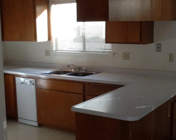 230 Park Ave #3 — Photo 9