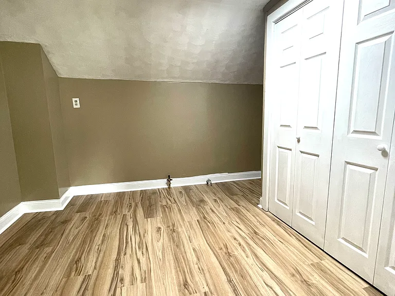 221 Middle St — Photo 14