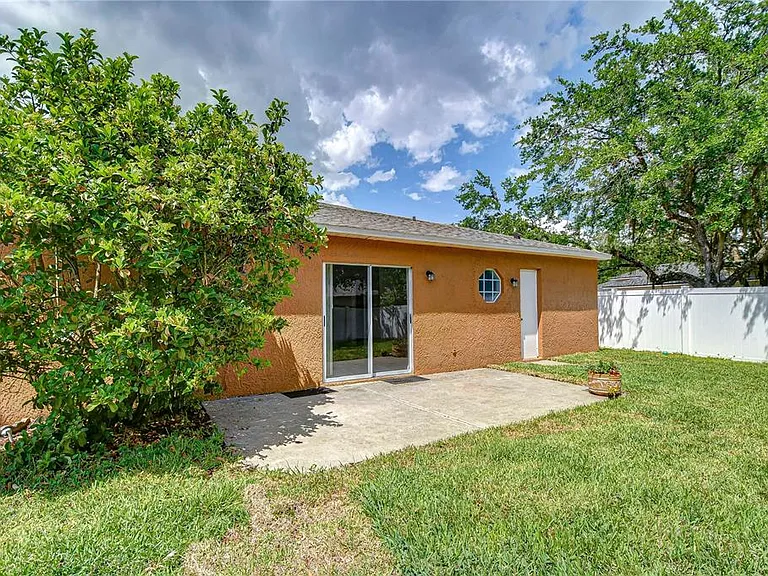 18303 Elmhurst Ln — Photo 38
