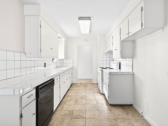 4th image of 811 Park St