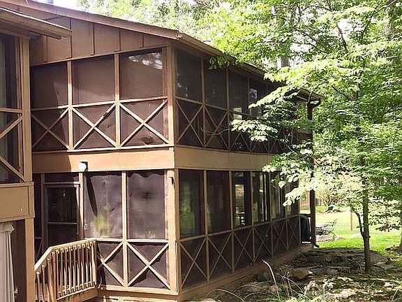 Screened in porch - back 